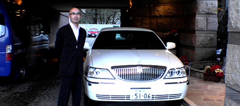Top Reasons Why Smart Tourists Choose To Use Limousine Services